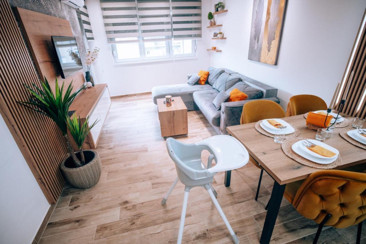 סרמסקה מיטרוביקה Apartman Lux-Besplatno Koriscenje Zasebne Garaze מראה חיצוני תמונה
