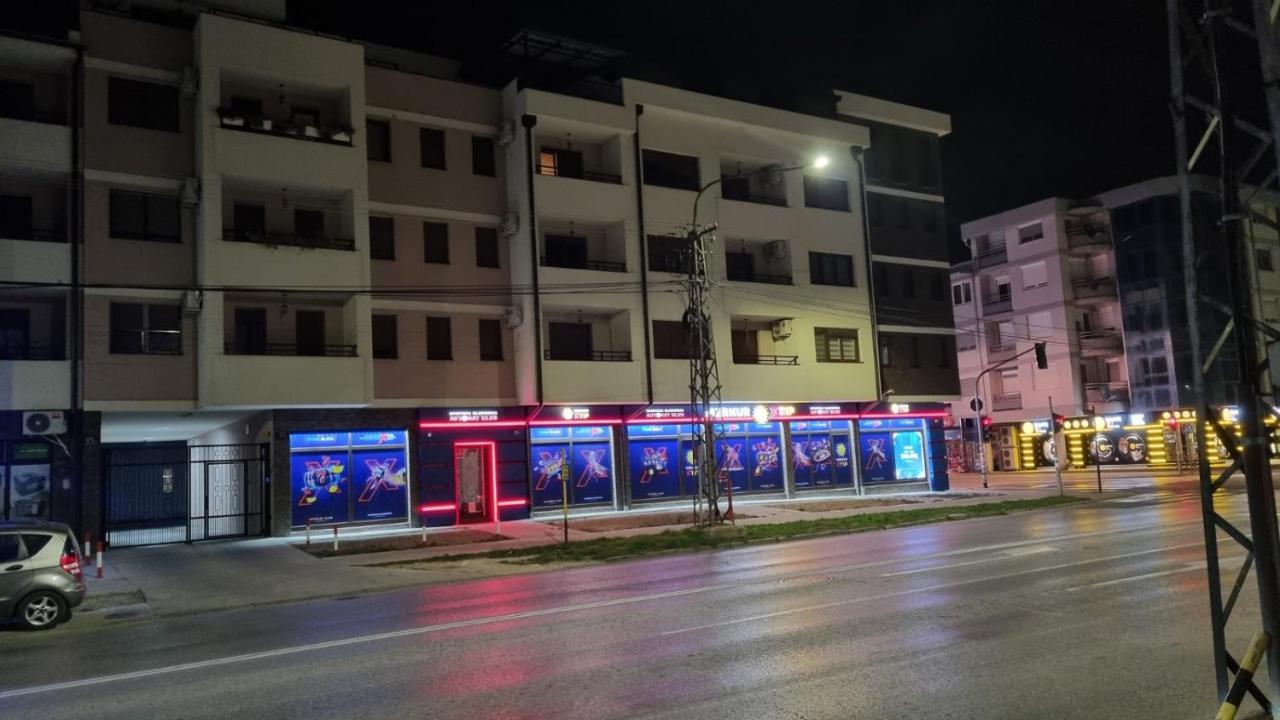 סרמסקה מיטרוביקה Apartman Lux-Besplatno Koriscenje Zasebne Garaze מראה חיצוני תמונה