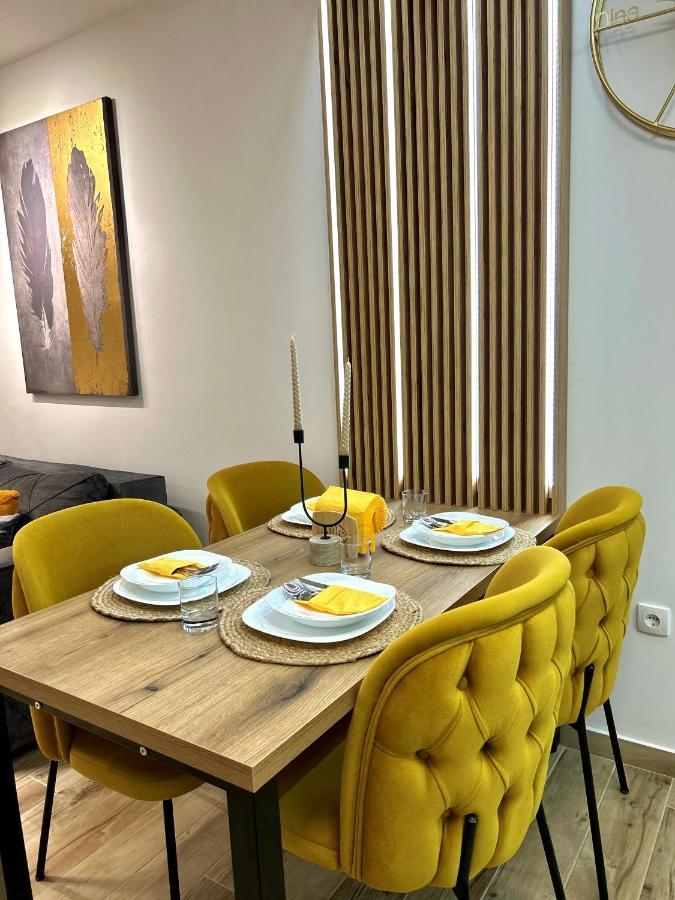 סרמסקה מיטרוביקה Apartman Lux-Besplatno Koriscenje Zasebne Garaze מראה חיצוני תמונה